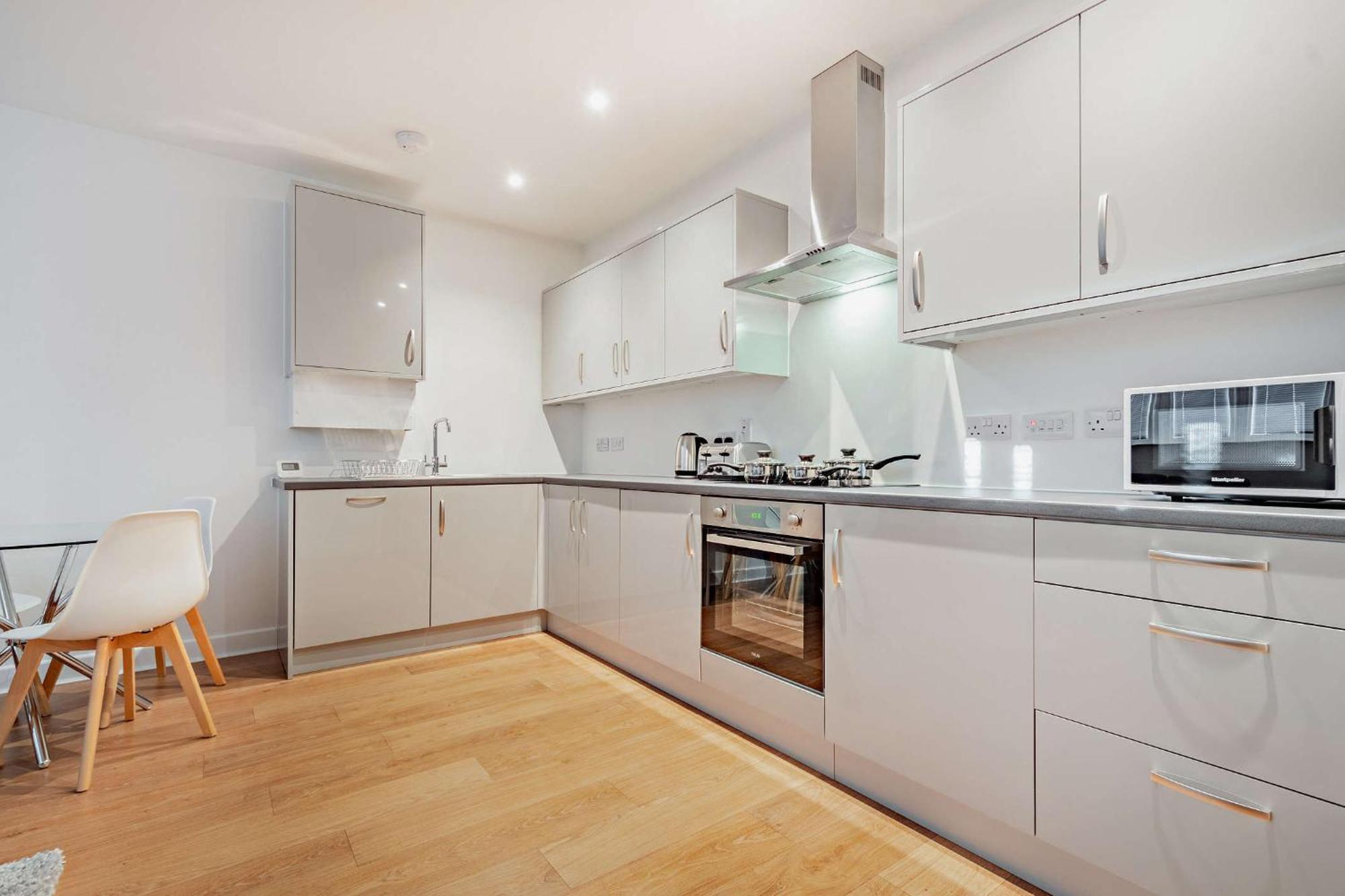 Modern, City Living Apartments- Private Parking Oxford Exterior photo