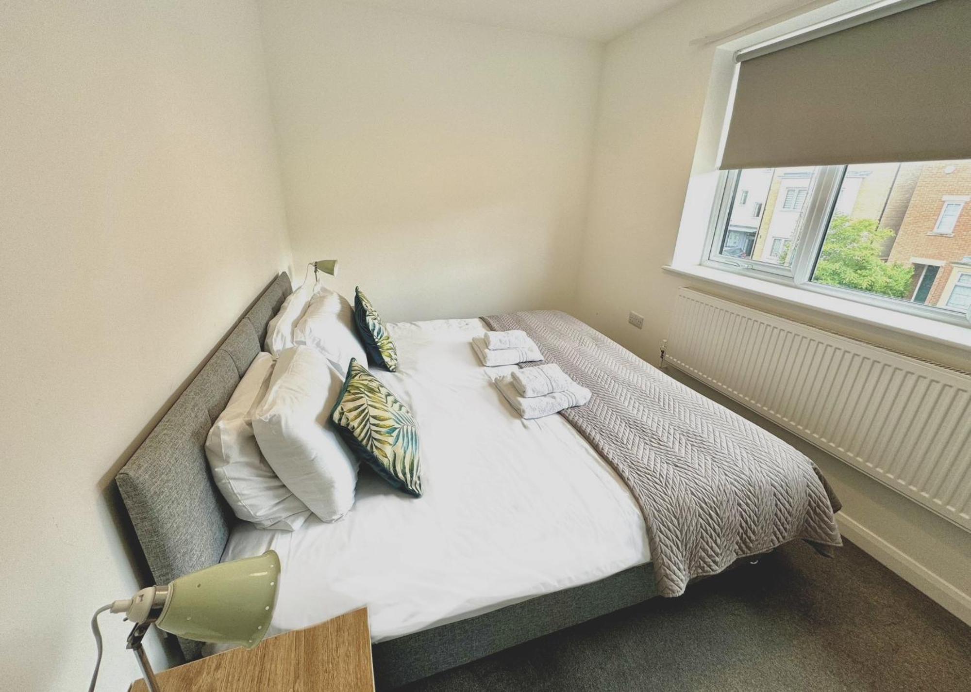 Modern, City Living Apartments- Private Parking Oxford Room photo