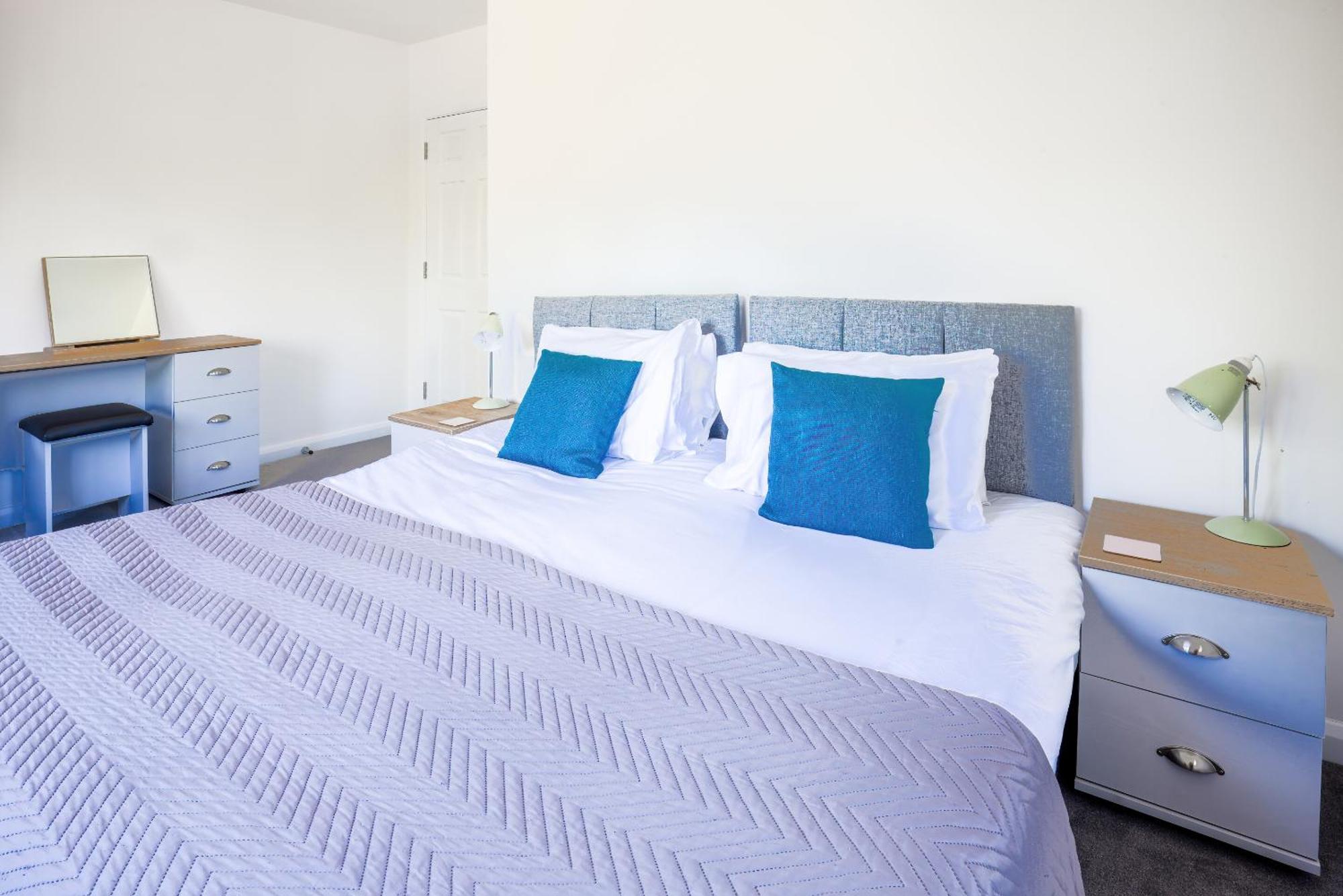 Modern, City Living Apartments- Private Parking Oxford Room photo